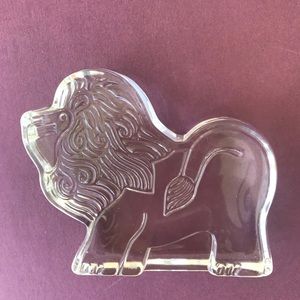 Flat Clear Glass LION Paperweight Figurine